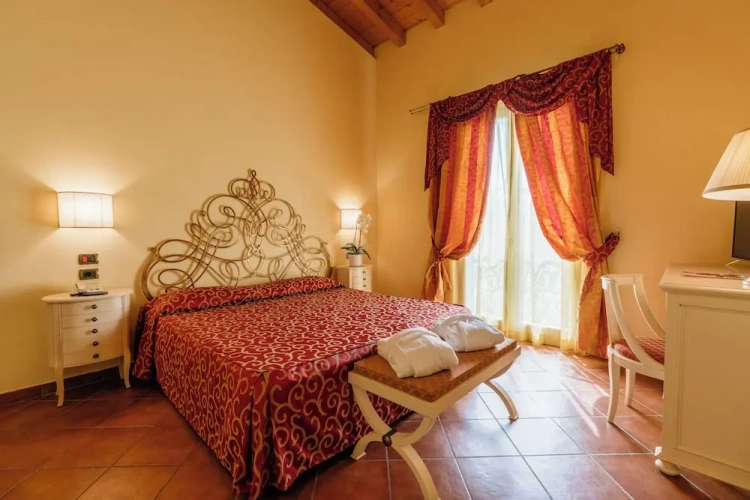 Deluxe room with balcony and with lake view