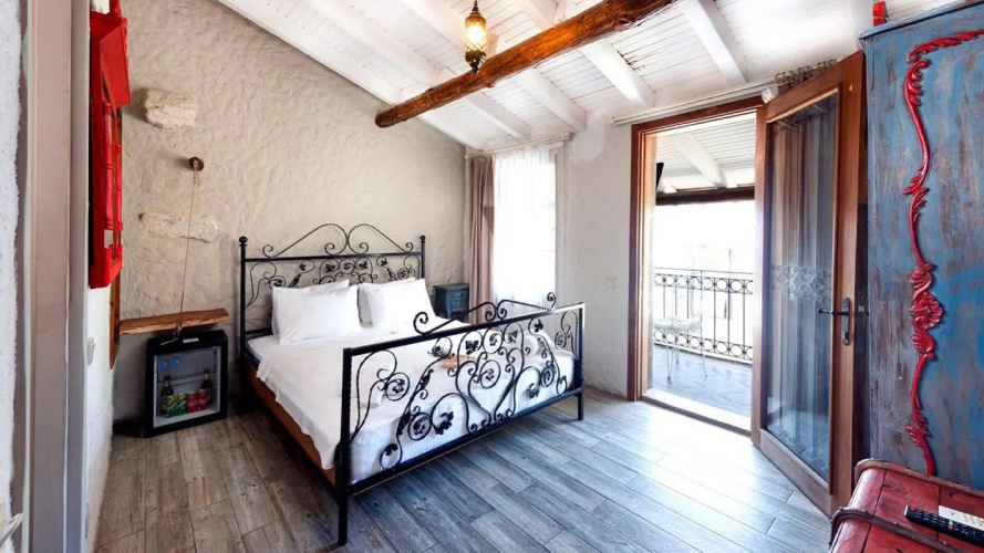 Mahzen Alacati Butik Otel