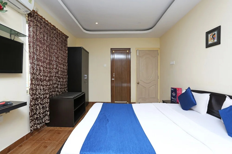 OYO 3393 Midway Inn
