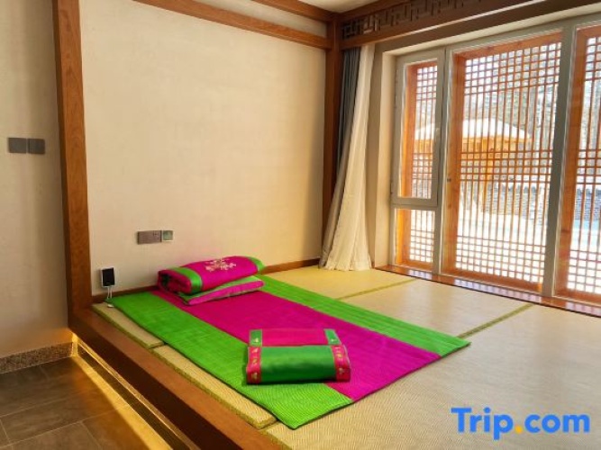 2 Bedrooms Villa