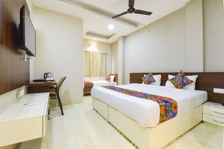 Fabhotel Utsah