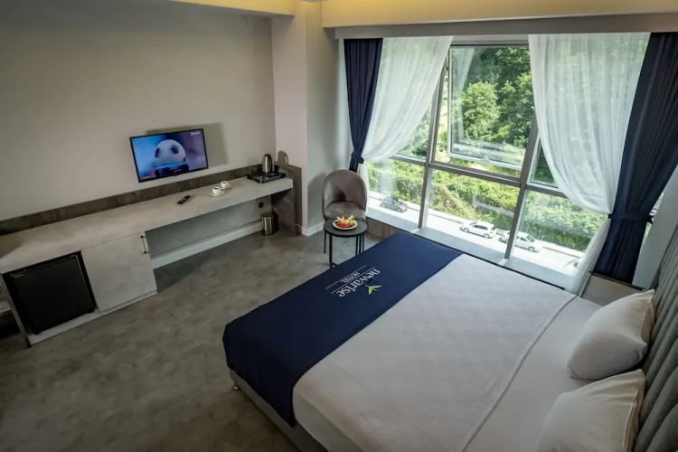 Newarise Hotel