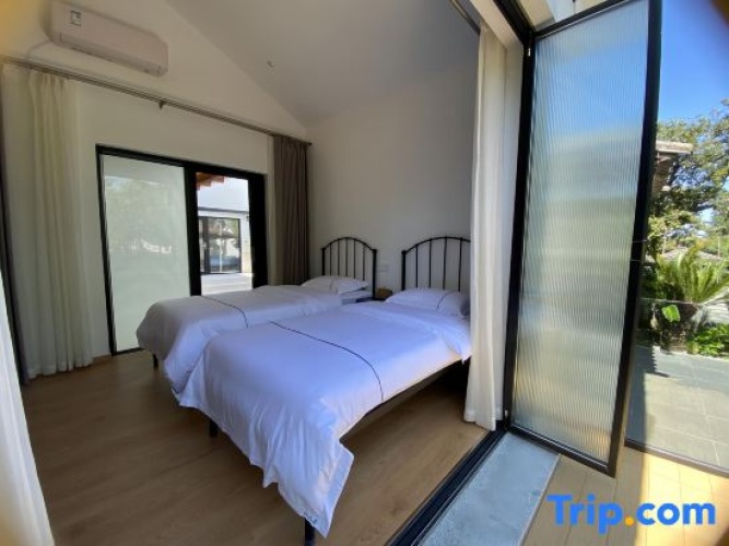 Superior Twin room with courtyard view