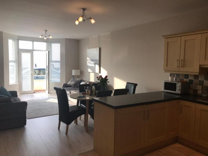 3 Bedrooms Apartment