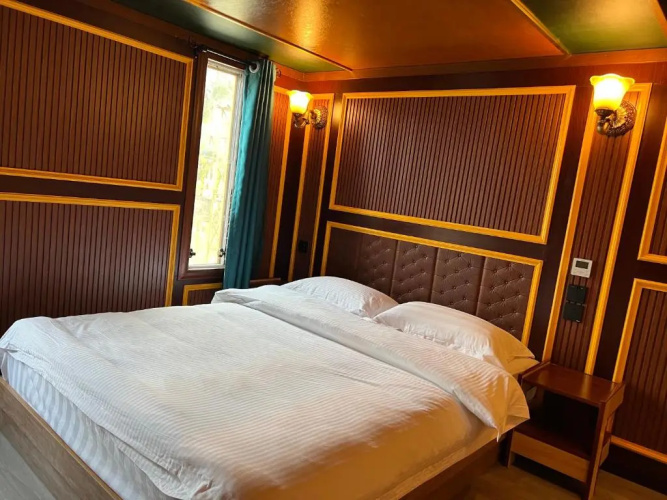 Country Utopian Inn