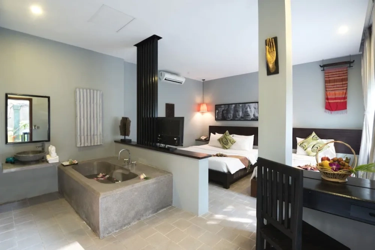 Deluxe Family room with balcony and with garden view