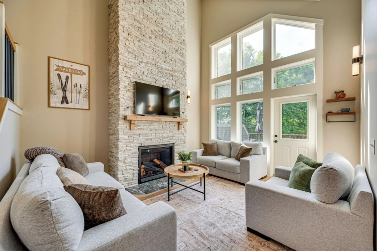 3 Bedrooms Apartment