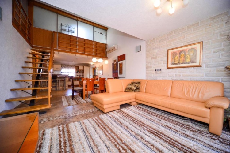 3 Bedrooms Apartment