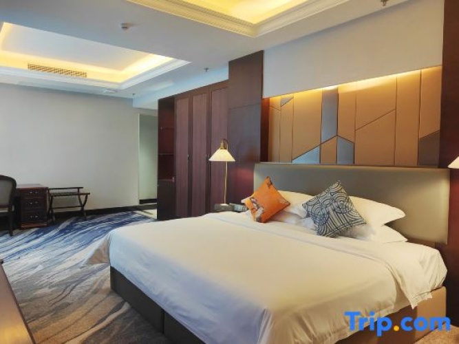 Deluxe Suite with river view
