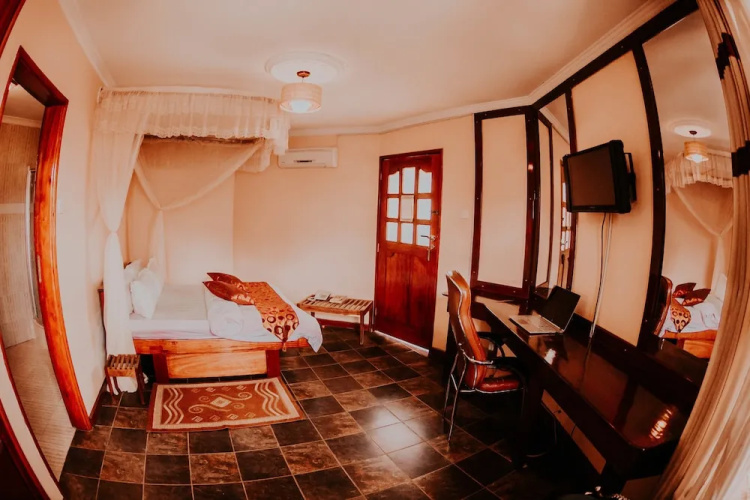 Happy Rhino Hotel