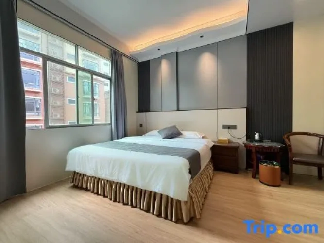 3 Bedrooms Sextuple Suite