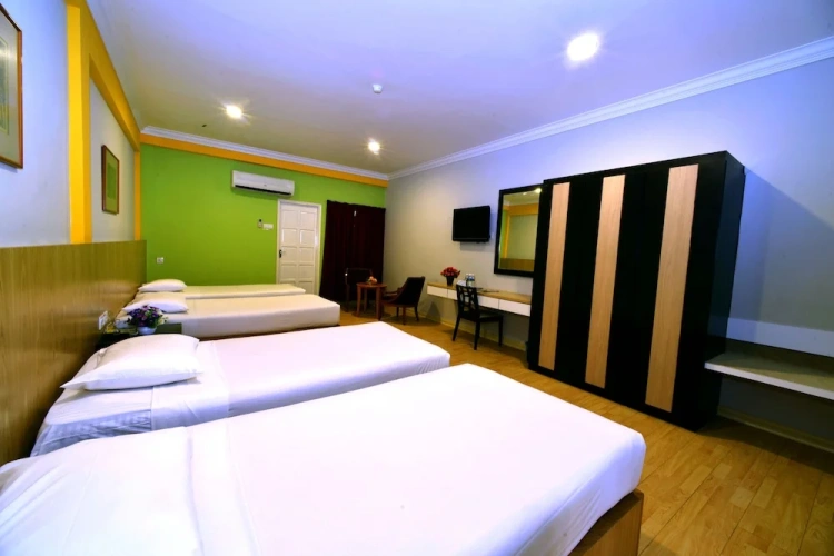 4 Bedrooms Executive Suite