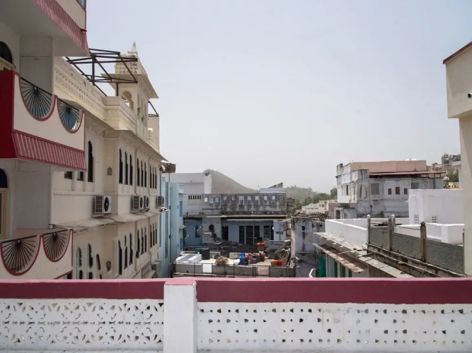 The Girdhar Niwas By OYO Rooms