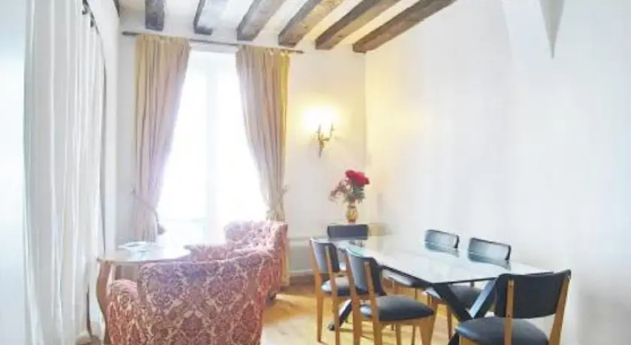 One-Bedroom Apartment Downtown