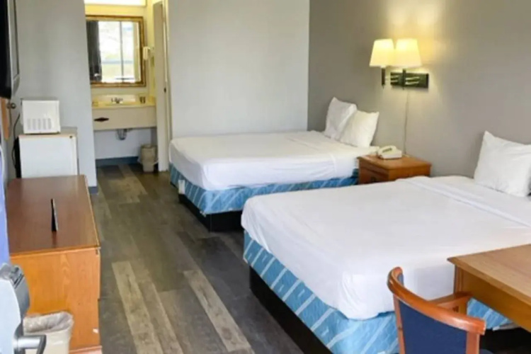 Motel 6 Marianna, FL