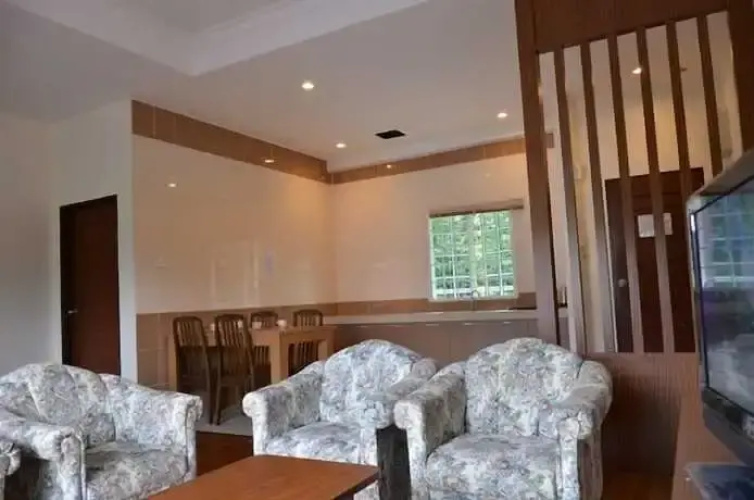 Iris House Resort