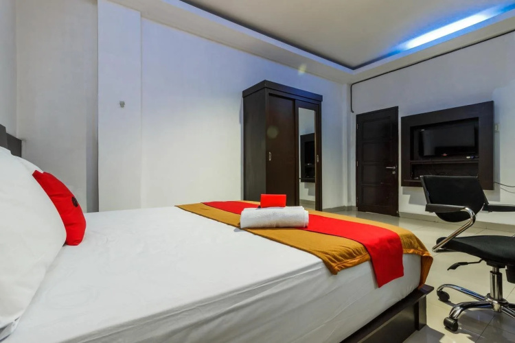 RedDoorz Premium @ Ampera Raya 2