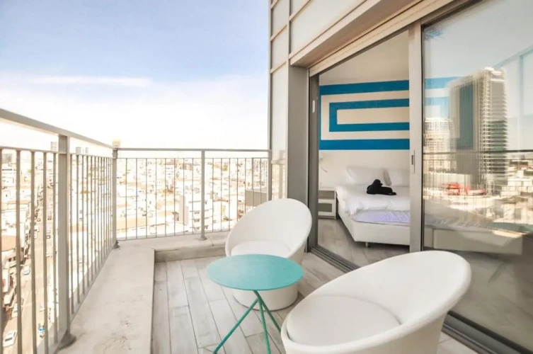 3 Bedrooms Apartment
