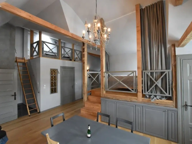 3 Bedrooms Classic Apartment with balcony