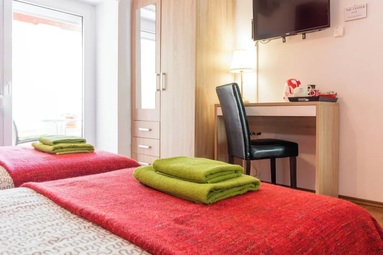 Dante Square Room Center Pula