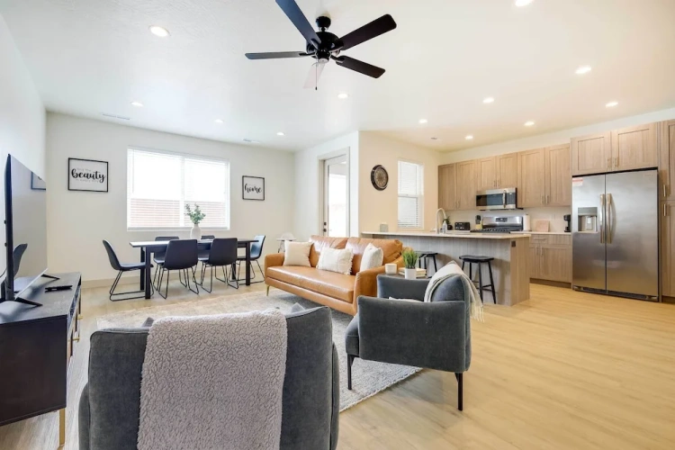3 Bedrooms Apartment