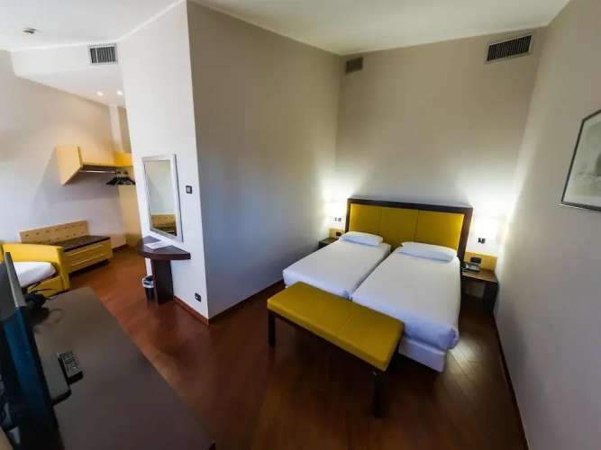 Standard Triple room