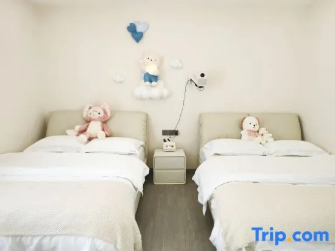 Deluxe Twin Family room with lake view