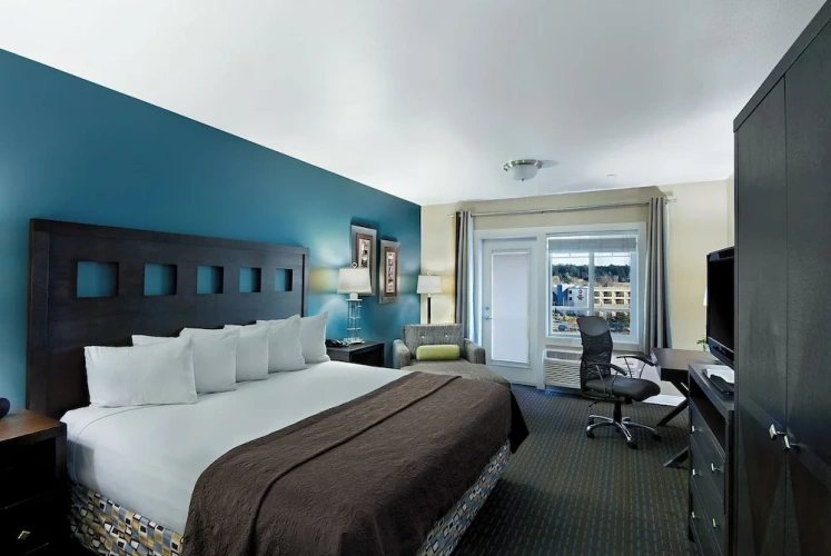 Double Suite with balcony and with bay view