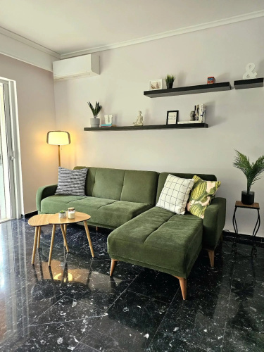Newly Renovated Garden view apartment!!