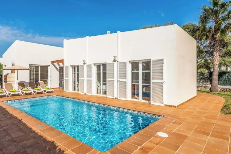 3 Bedrooms Villa