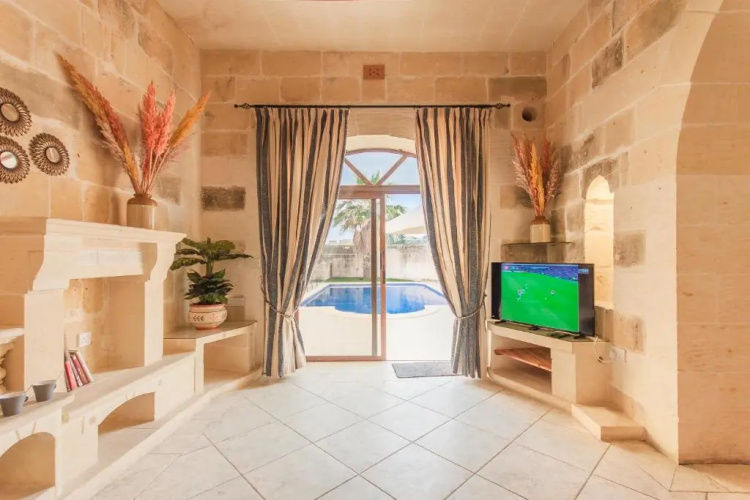 Centre Island Gozitan Farmhouse & Pool