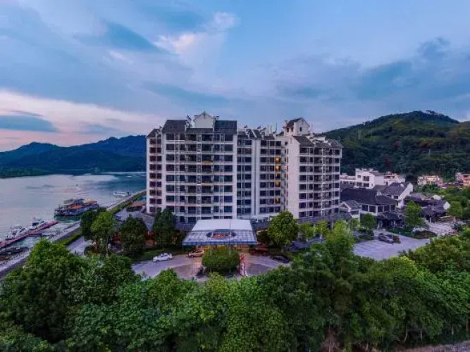 Zhenyangxia Scenic Area Theme Inn