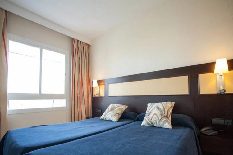 Hotel Illot Suites