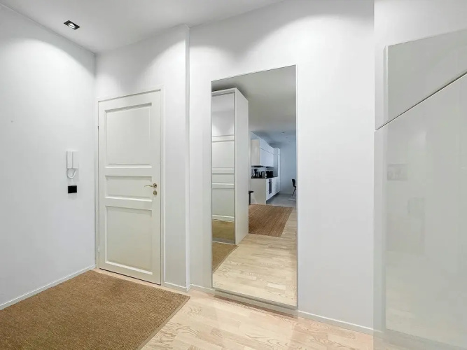 Stylish Downtown 2BR Flat with Sauna and Work Area