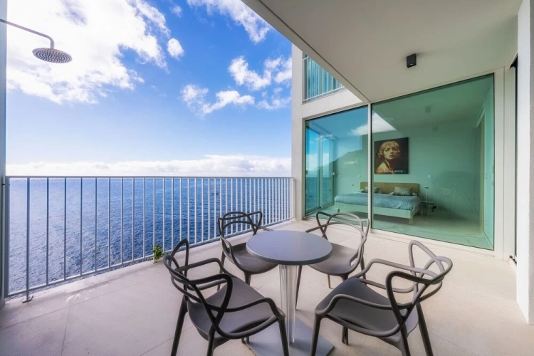 2 Bedrooms Apartment with sea view