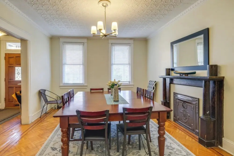 2 Mi to National Mall: Modern DC Home