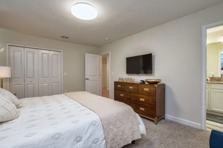 4718sh - Storey Lake