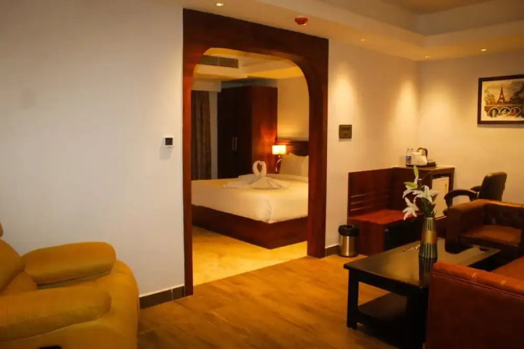 Luxus Inn Hotel