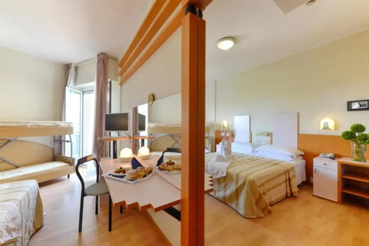 Classic Quadruple room