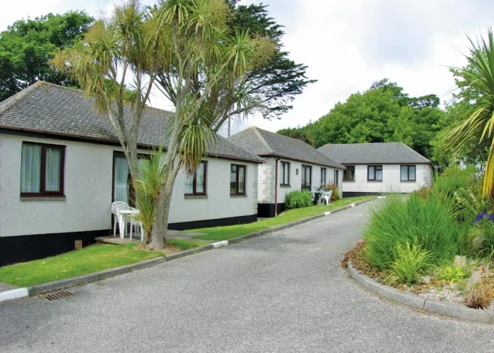 2 Bedrooms Bungalow