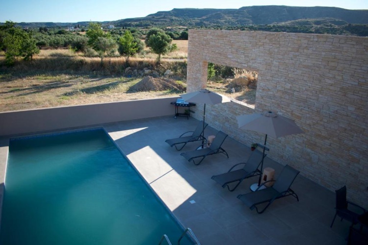2 Bedrooms Villa