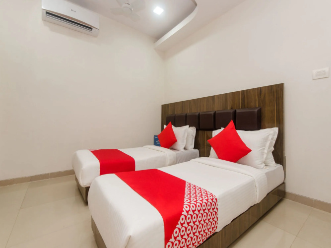 OYO 12043 Hotel Crystal Crown