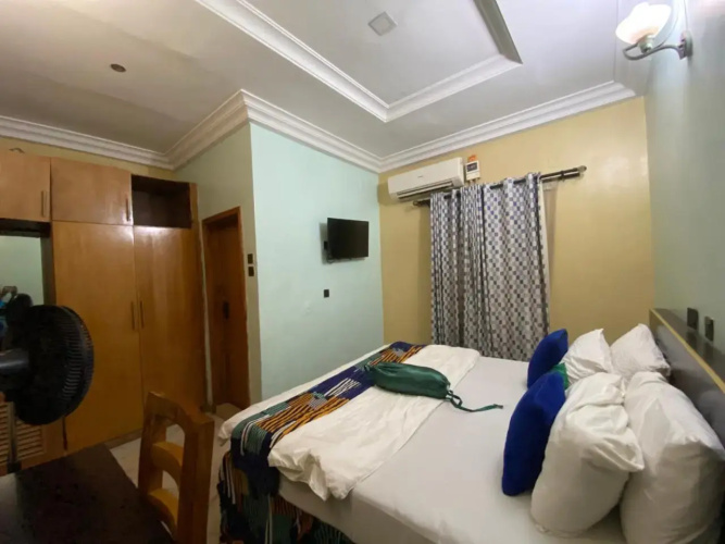 Nue Crest Hotel