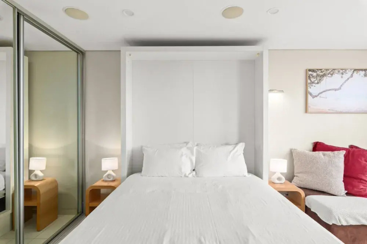 Bondi Studio Apartment With Pool & Rooftop Views