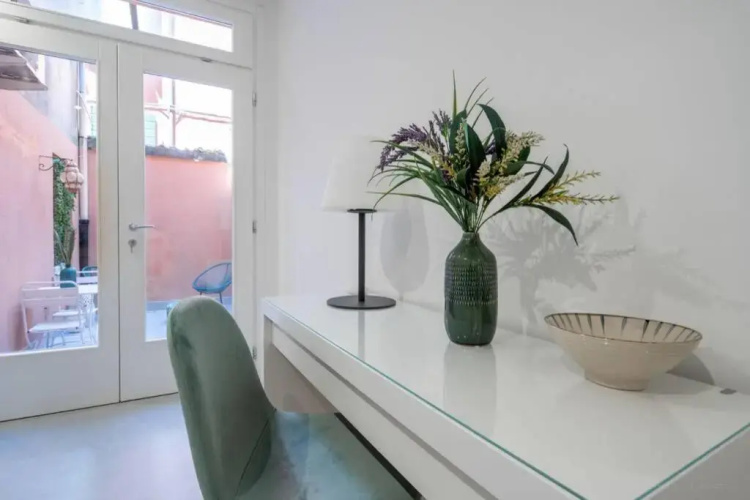 Ormesini Courtyard Apartment