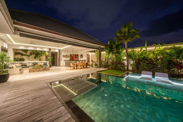 2 Bedrooms Villa