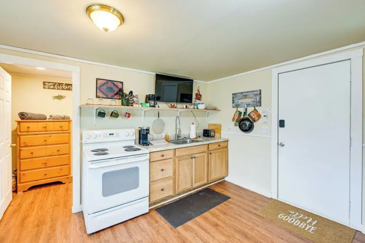Shared Hot Tub & Fire Pit: Tranquil Whittier Gem!