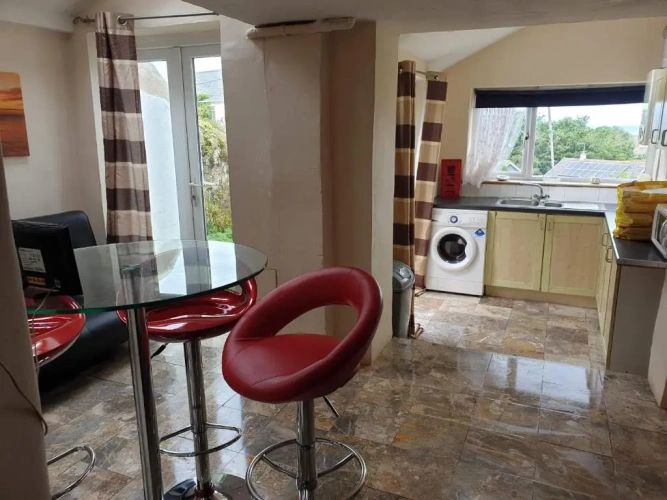 2 Bedrooms Cottage