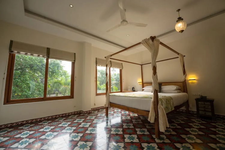 Pathiramanal Villa, Alappuzha