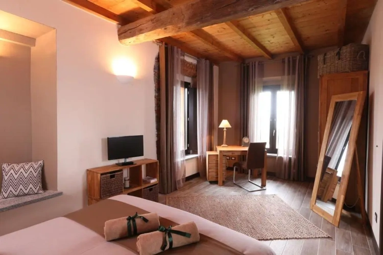 Standard Double room with lake view